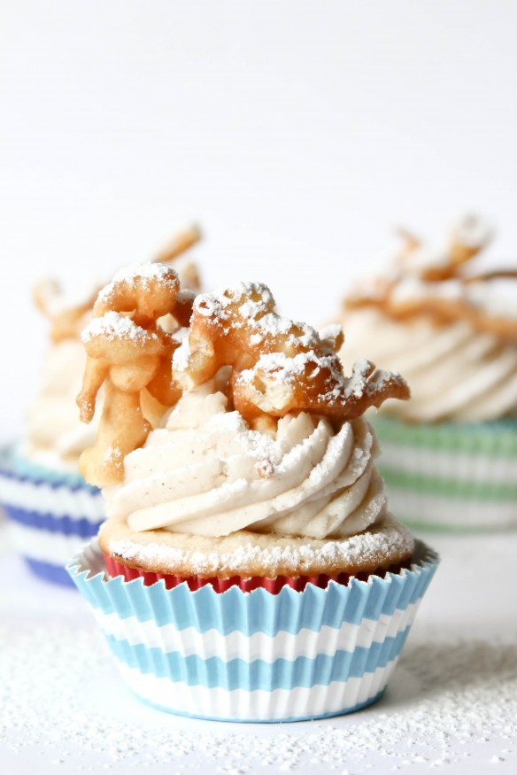 Funnel Cake Cupcakes from Confessions of a Cookbook Queen via the ...